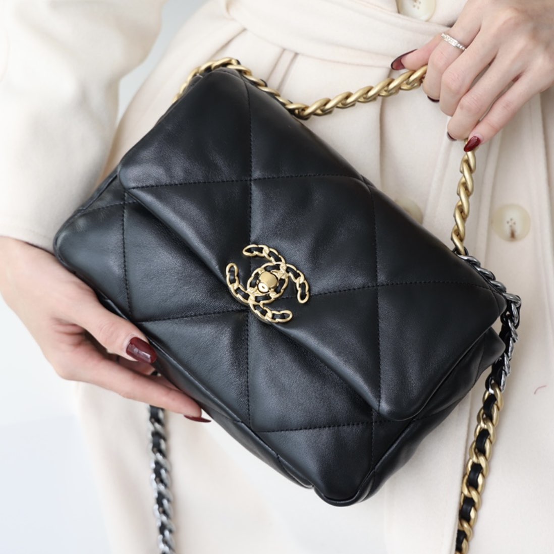 CC 19 Handbag,  Black AS1160