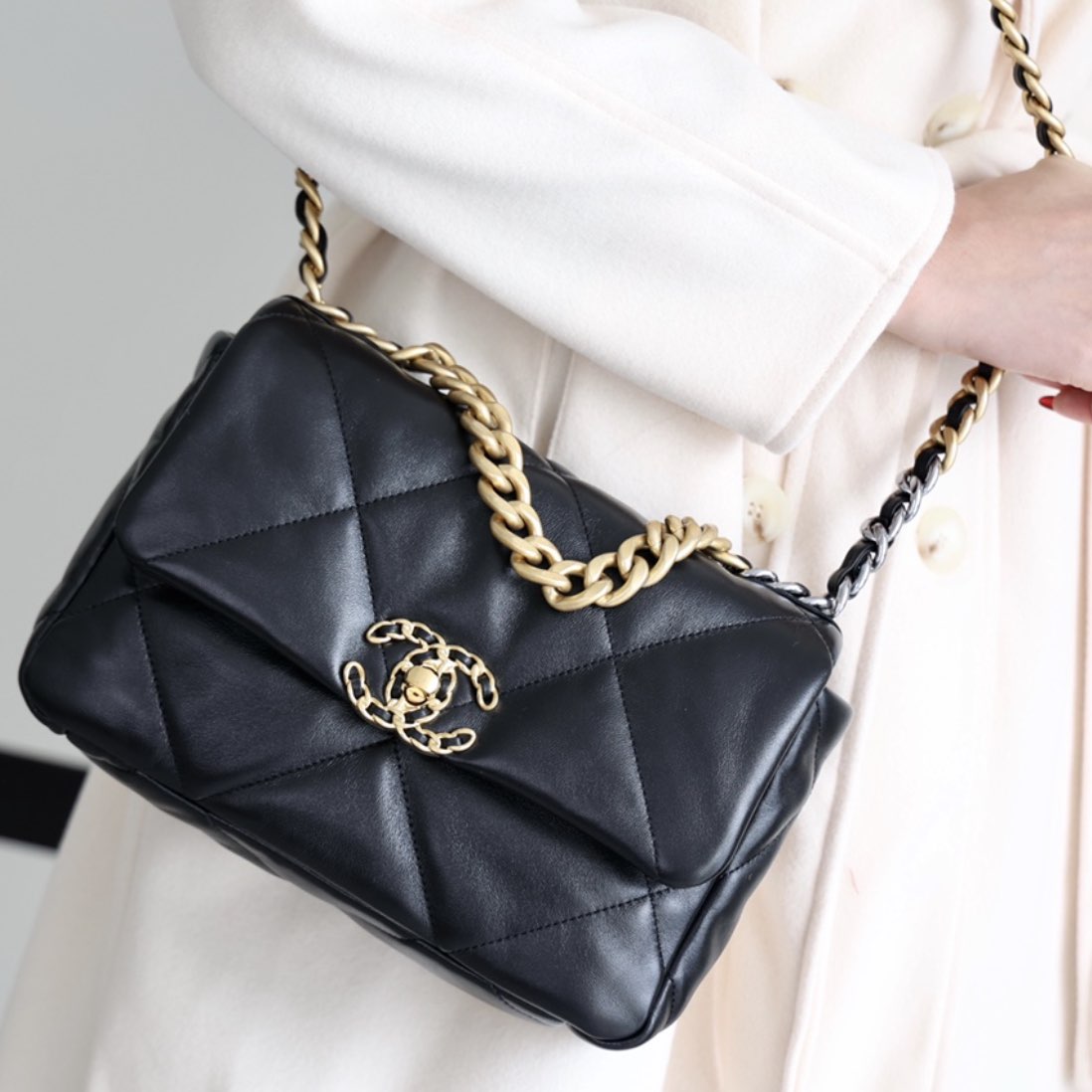 CC 19 Handbag,  Black AS1160