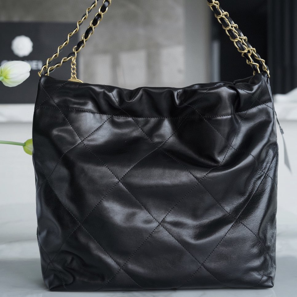 CC 22 Small Handbag, Black AS3261