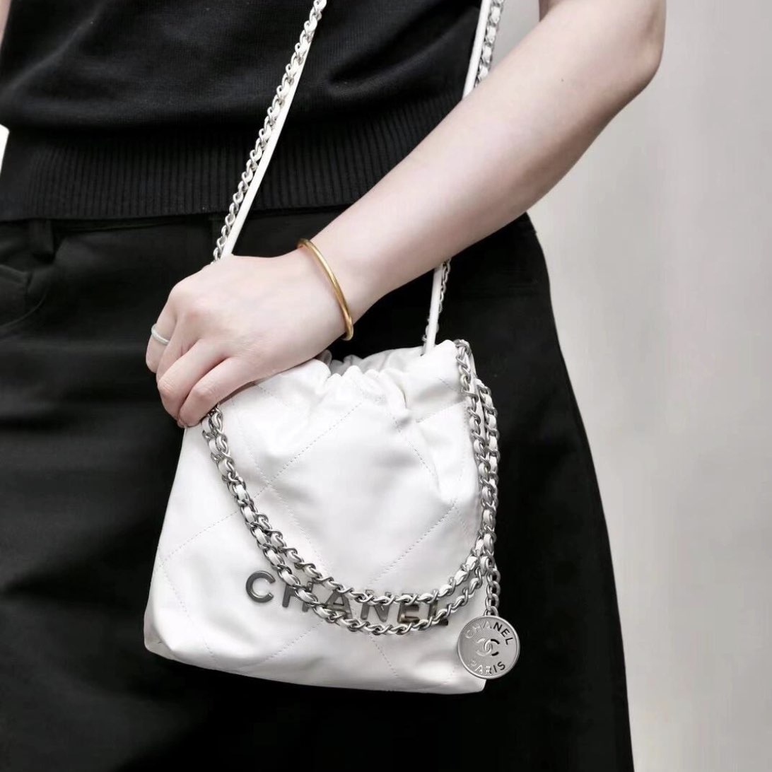 CC 22 mini Handbag, White