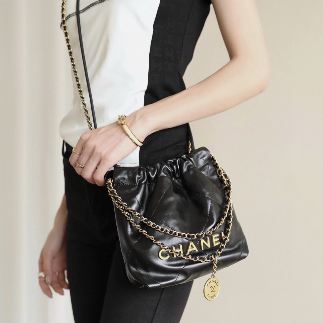 CC 22 mini Handbag, Black AS3980