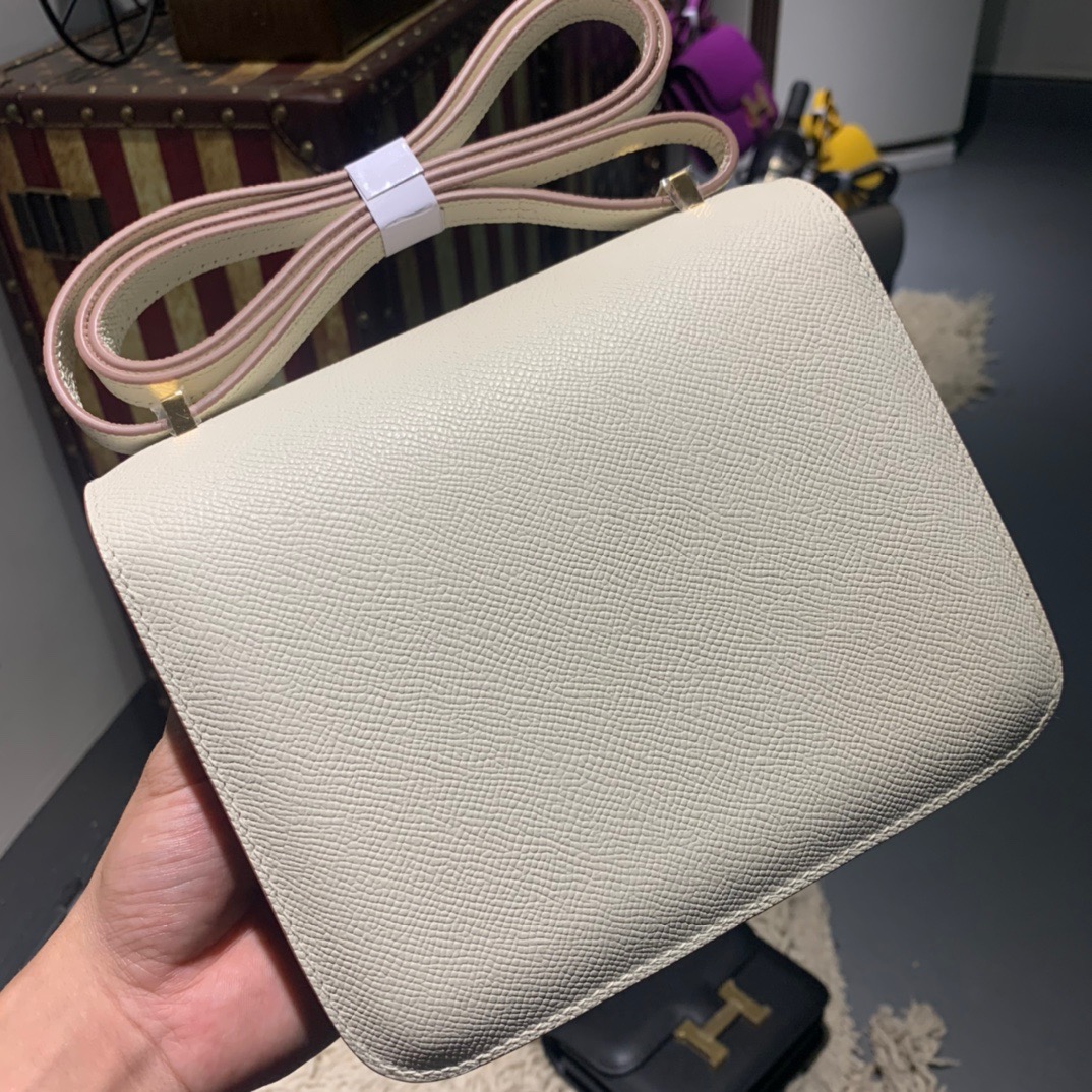 Hermès  Mini Constance 18 Gold Hardware