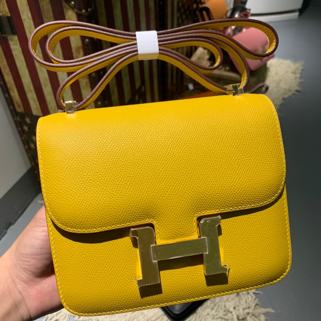 Hermès  Mini Constance 18 Gold Hardware