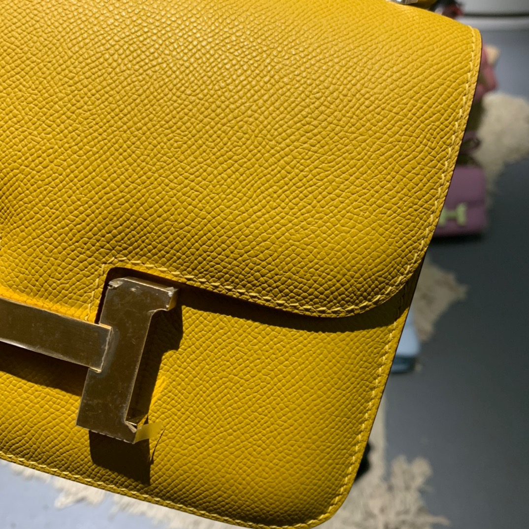 Hermès  Mini Constance 18 Gold Hardware