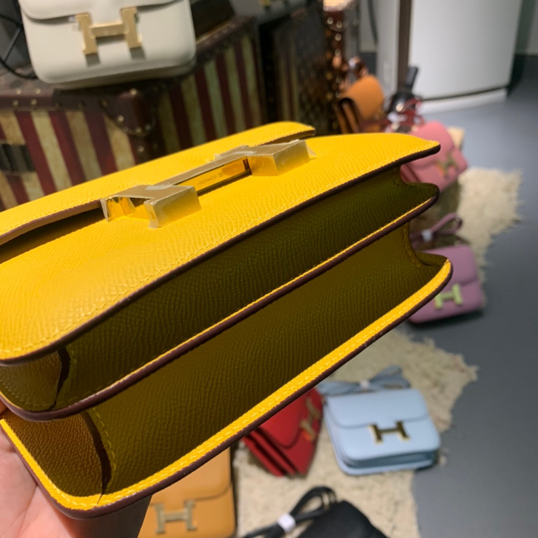 Hermès  Mini Constance 18 Gold Hardware