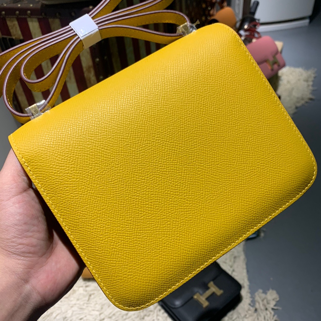 Hermès  Mini Constance 18 Gold Hardware