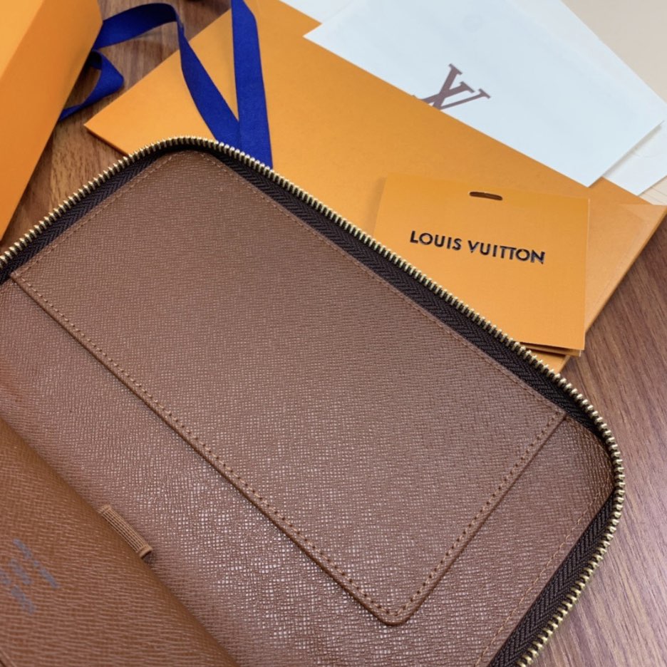 Louis Zippy Wallet M42616